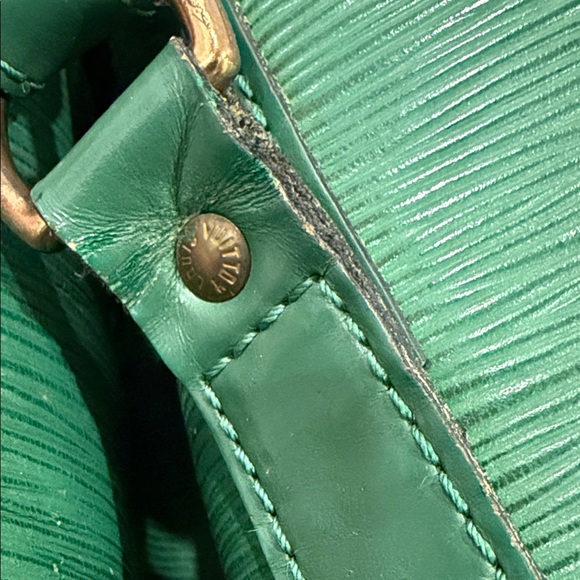 Louis Vuitton, green leather, Eppy, large bucket bag - Picture 13 of 14